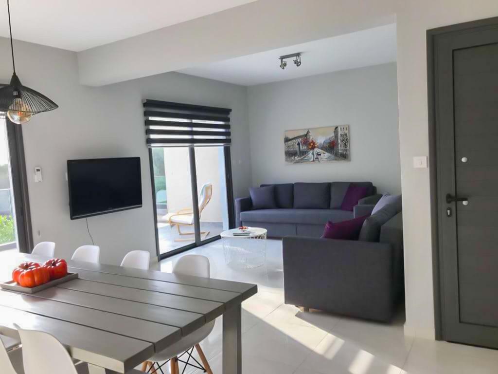 Mare Monte Seaview Boutique Apartment Paphos Exteriör bild