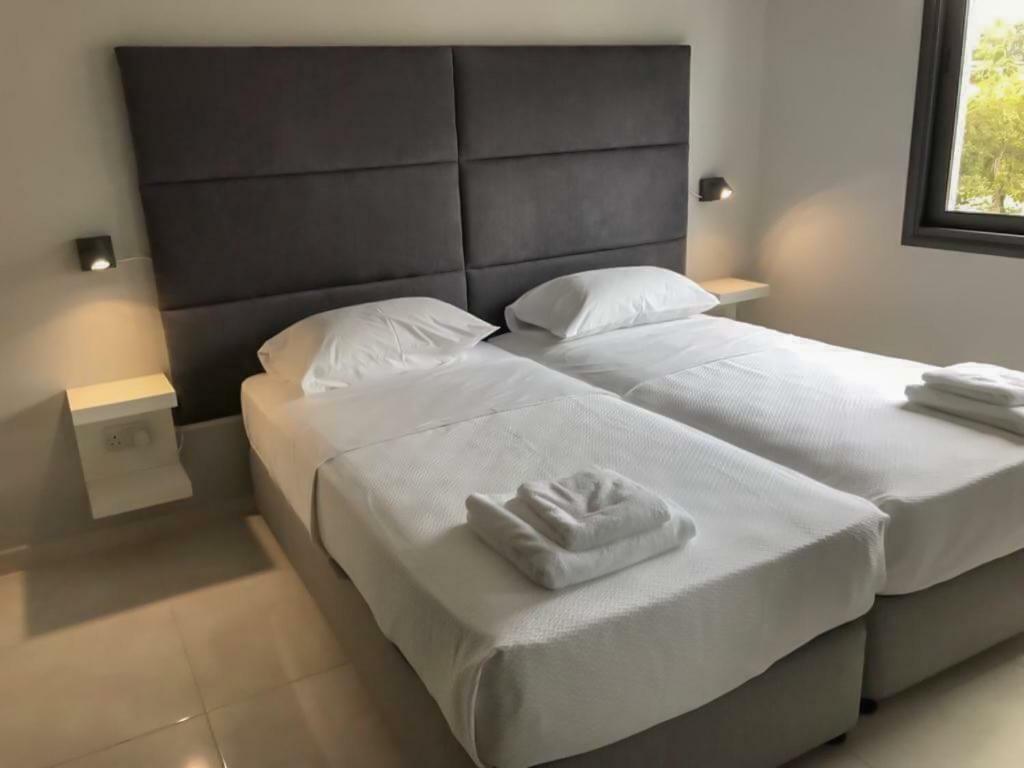 Mare Monte Seaview Boutique Apartment Paphos Exteriör bild